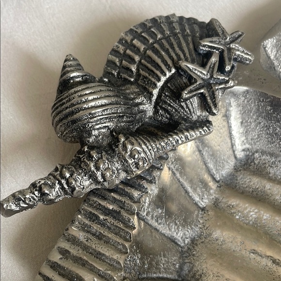 MUDPIE Silver Seahorse Shell Art Decor - Picture 3 of 11